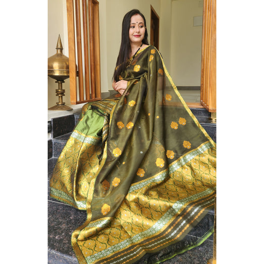Olive Green Pure Mulberry Silk (Paat-Kesapaat) Mekhela Chador