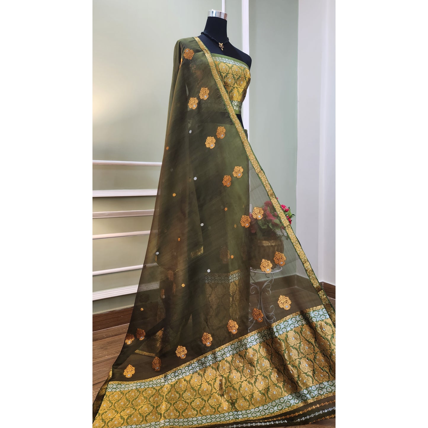 Olive Green Pure Mulberry Silk (Paat-Kesapaat) Mekhela Chador