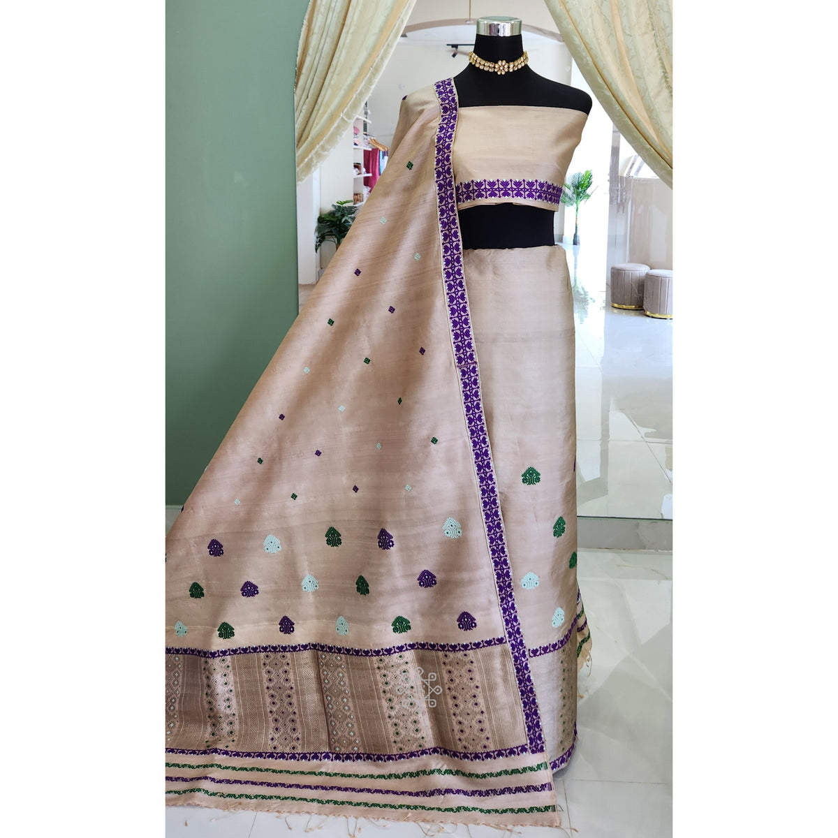 The Royal Tussar Bloom
