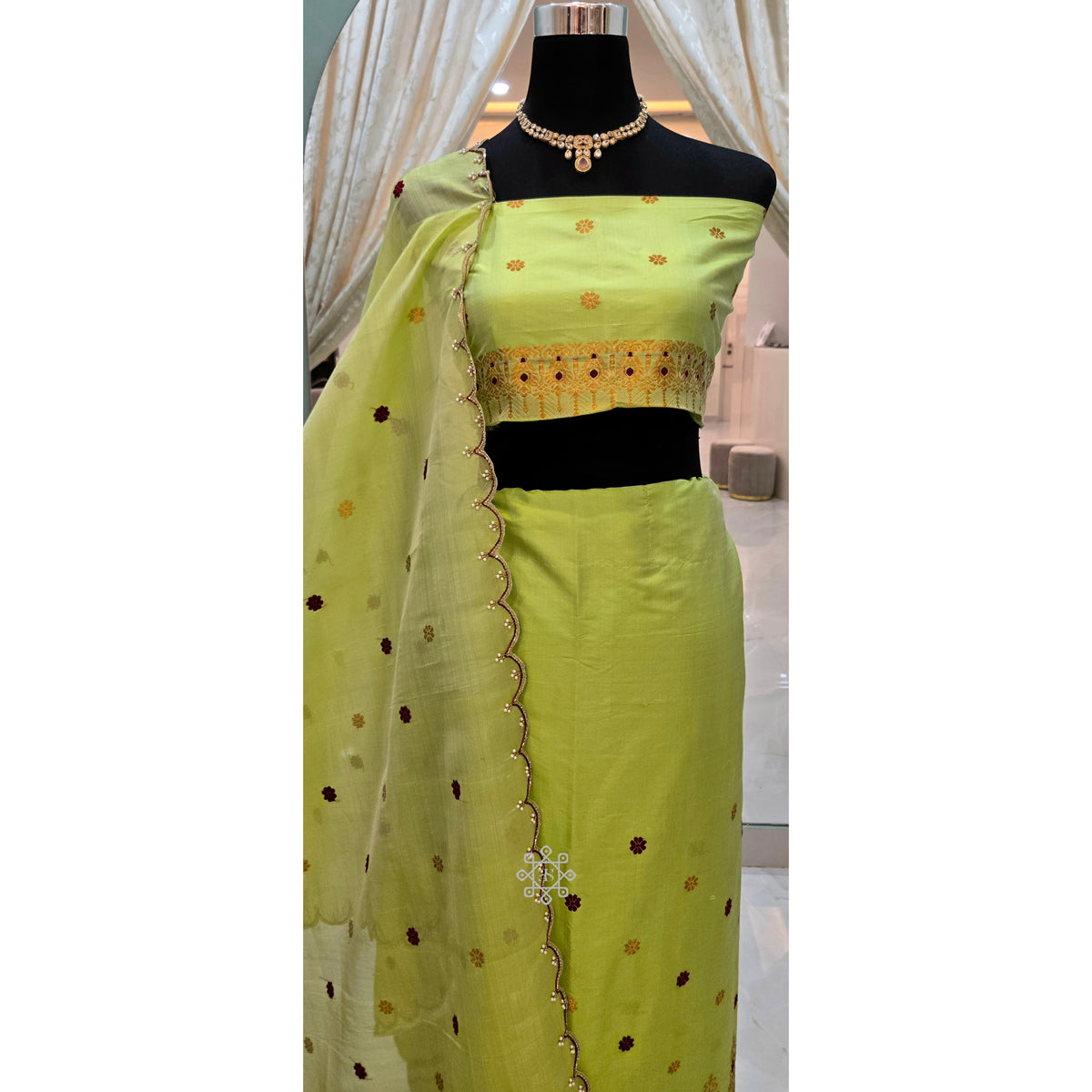 The Xuworoni Paat Mekhela Chador
