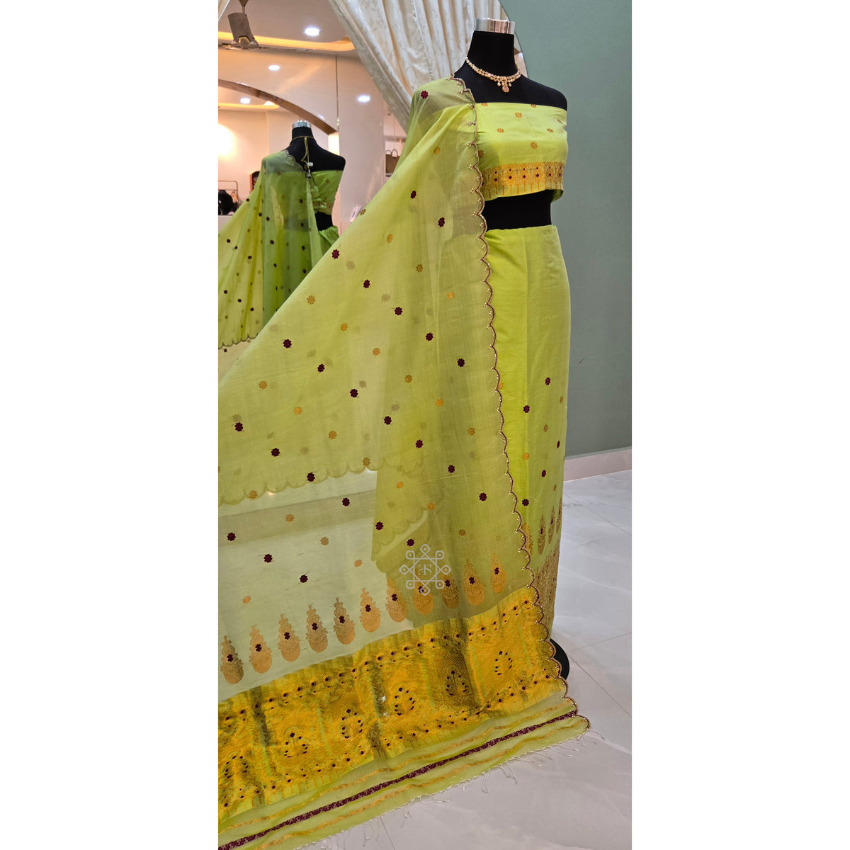 The Xuworoni Paat Mekhela Chador