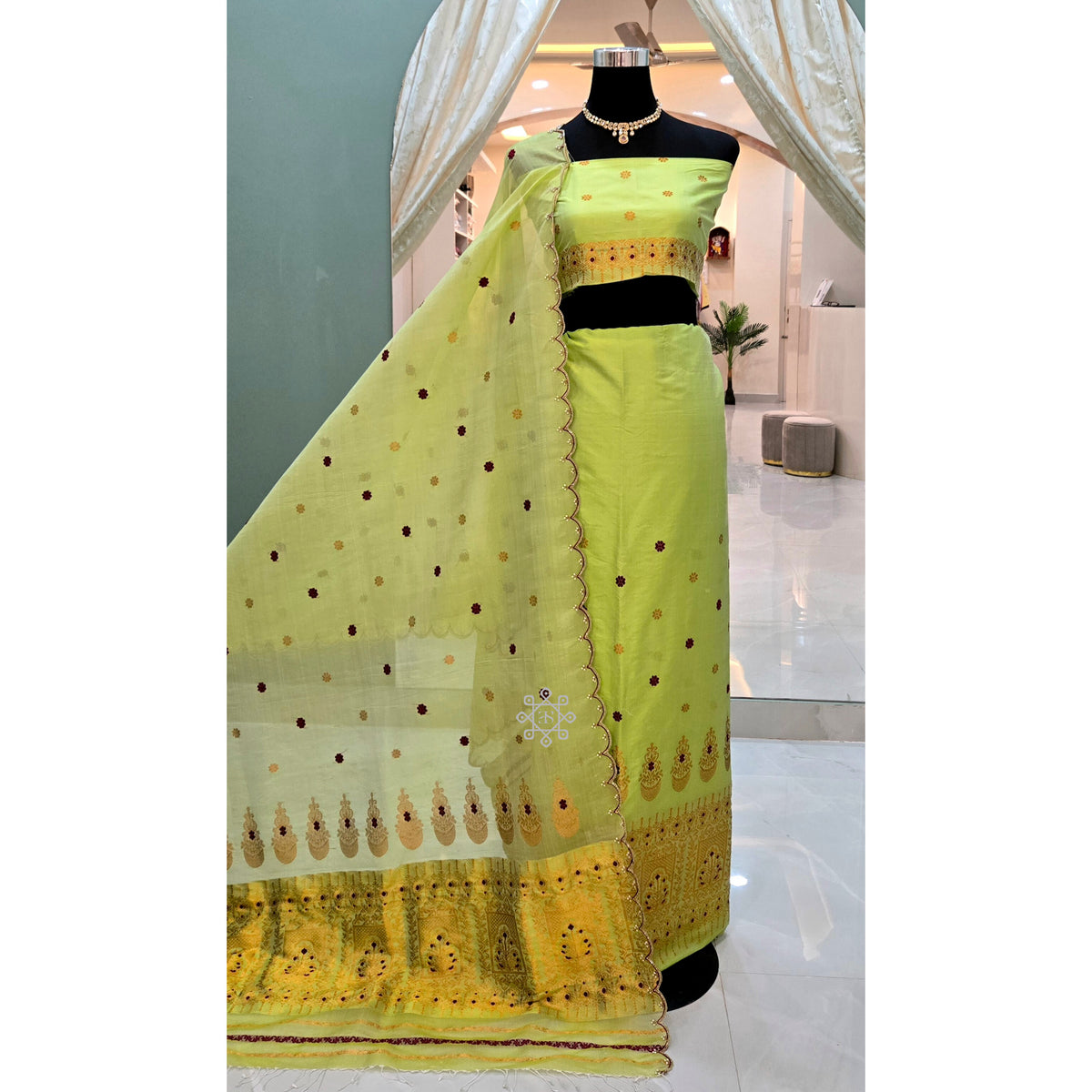 The Xuworoni Paat Mekhela Chador